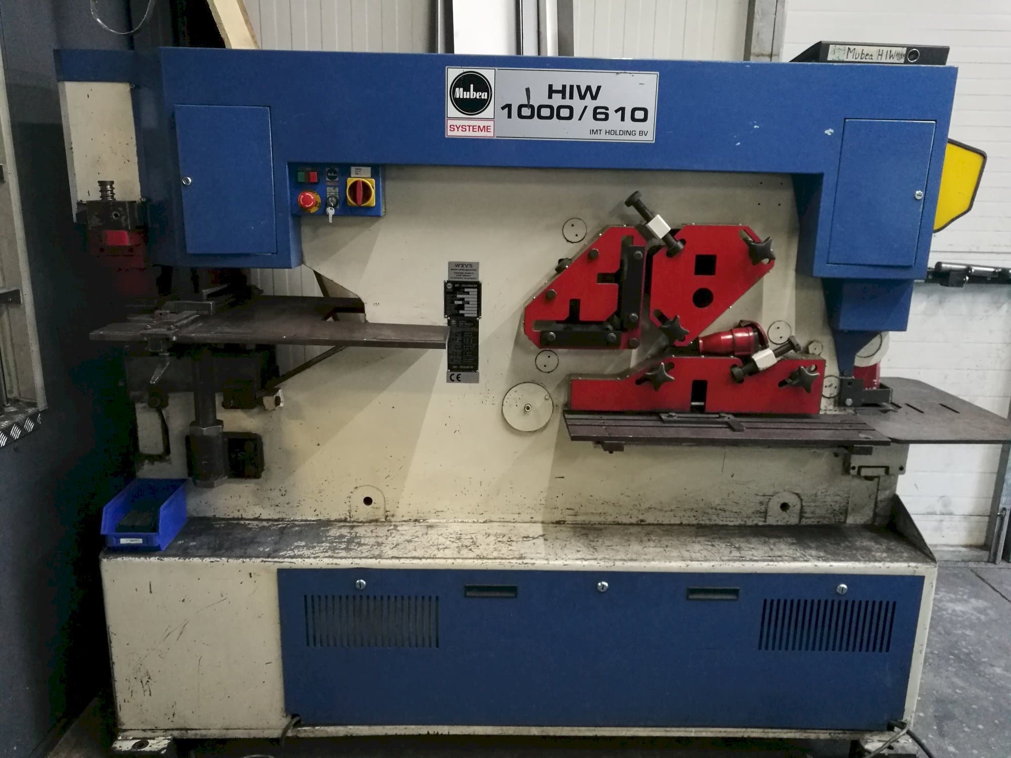 Front view of Mubea HIW 1000/610 machine