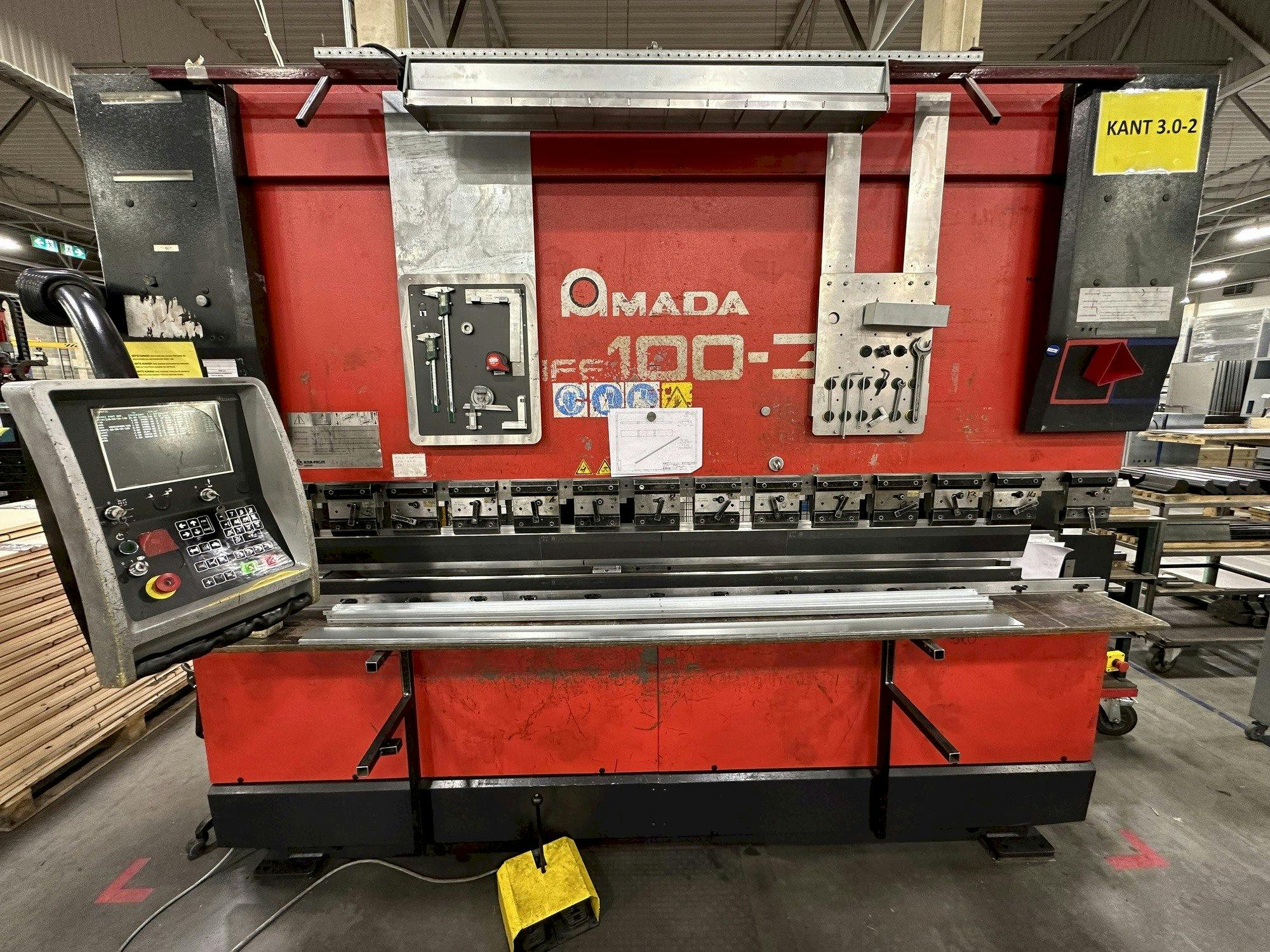 Front view of AMADA HFE 100-3  machine