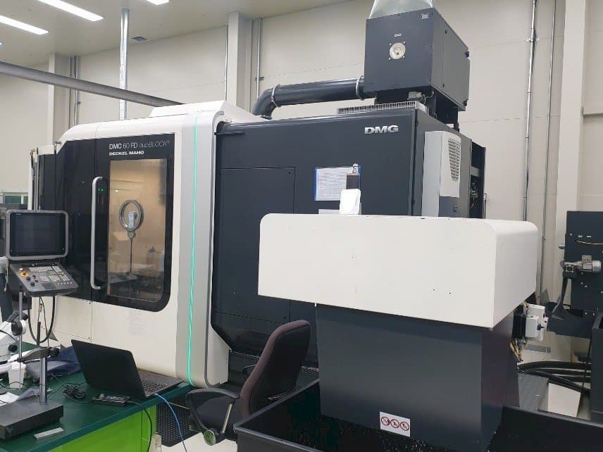 Front view of DMG Deckel Maho DMC 60 FD duoBLOCK machine