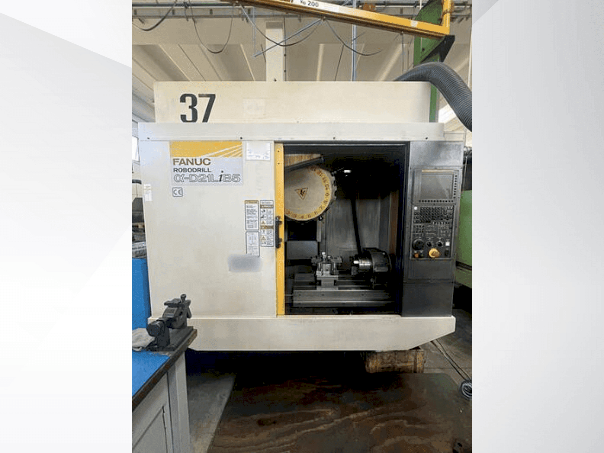 Front view of FANUC Robodrill Alpha-D21LiB5 machine