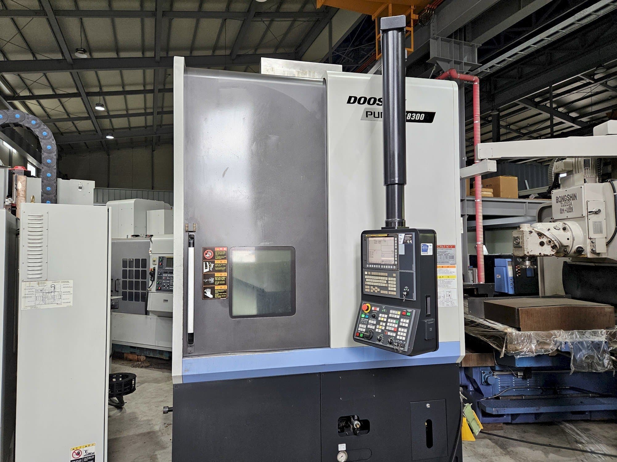 Front view of DOOSAN PUMA V8300 machine