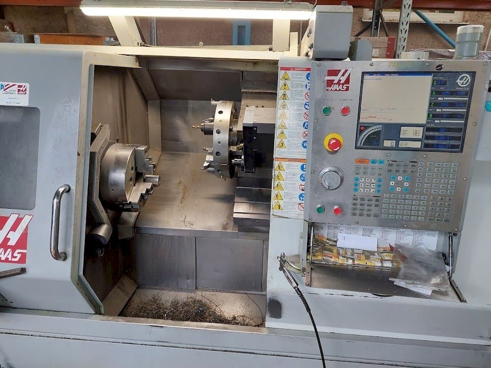 Front view of HAAS SL-30TBHE machine