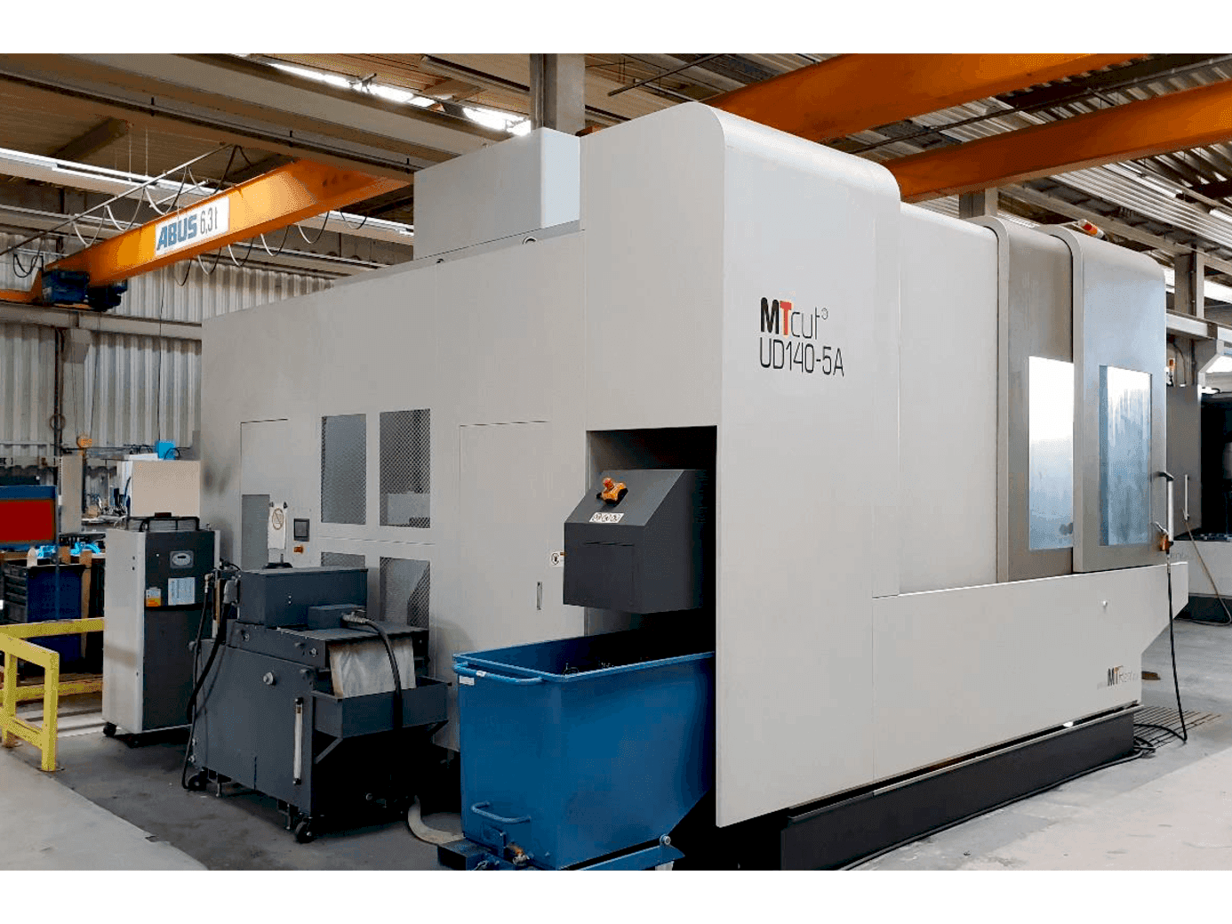 Front view of MTcut UD140H-5A machine