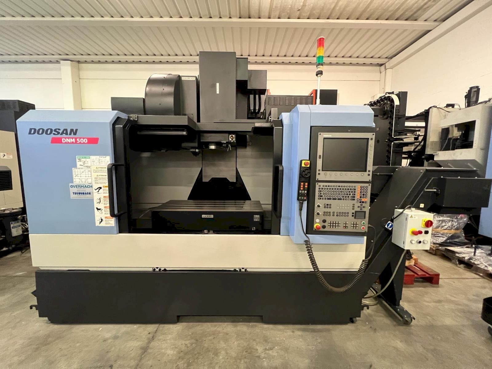 Front view of DOOSAN DNM 500 machine