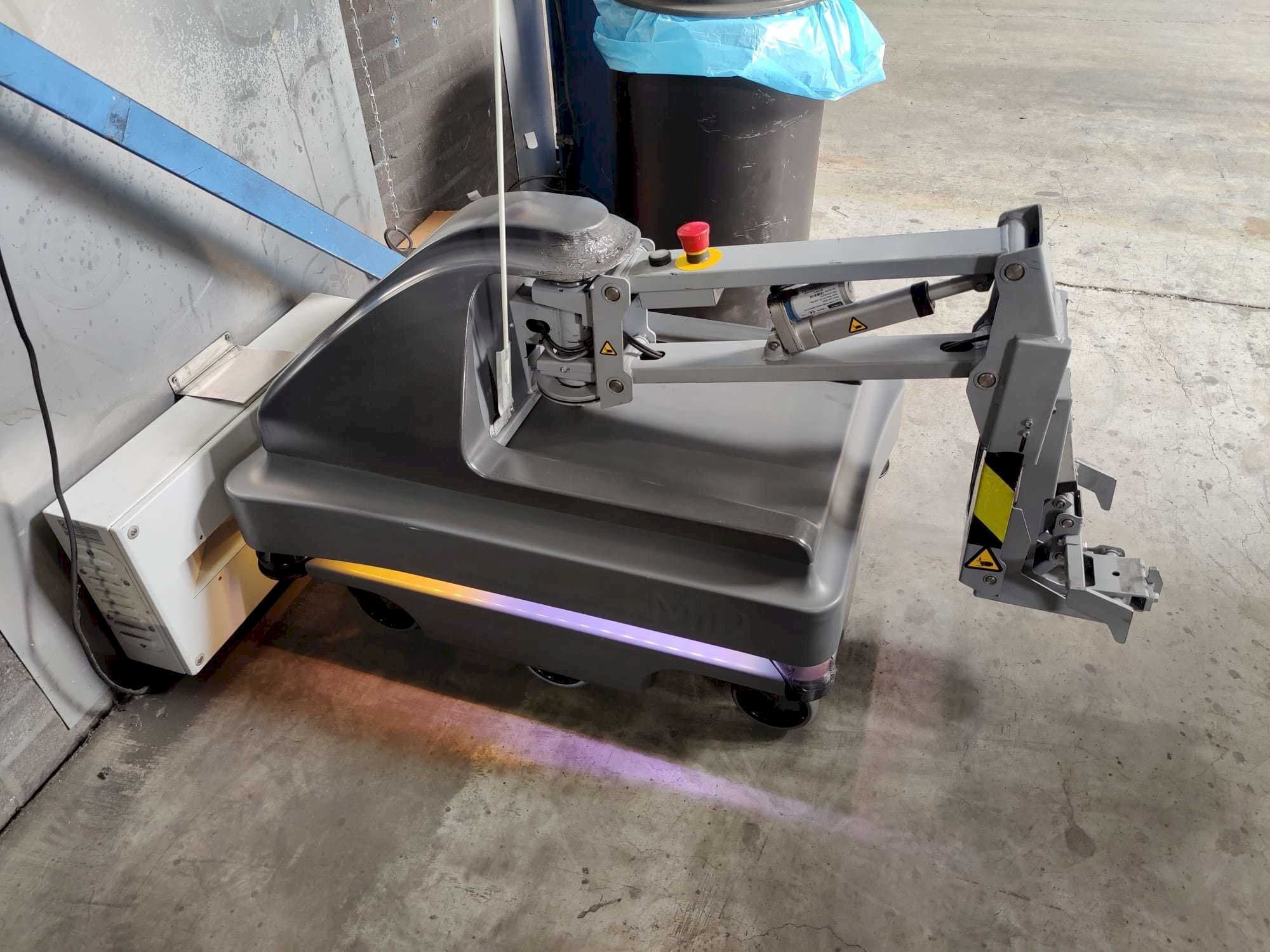 Front view of MIR 200 machine