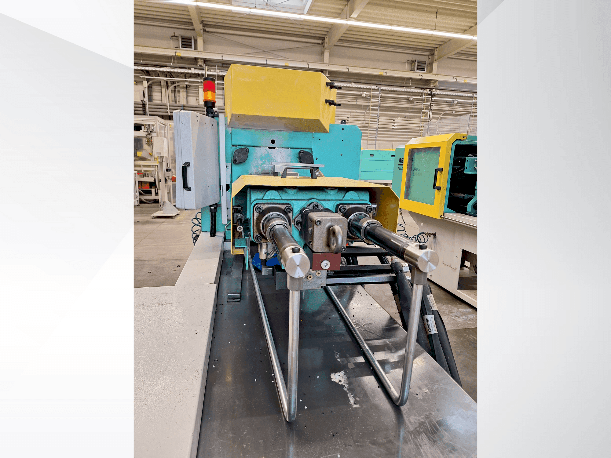 Front view of Arburg 370 S 600-170 machine