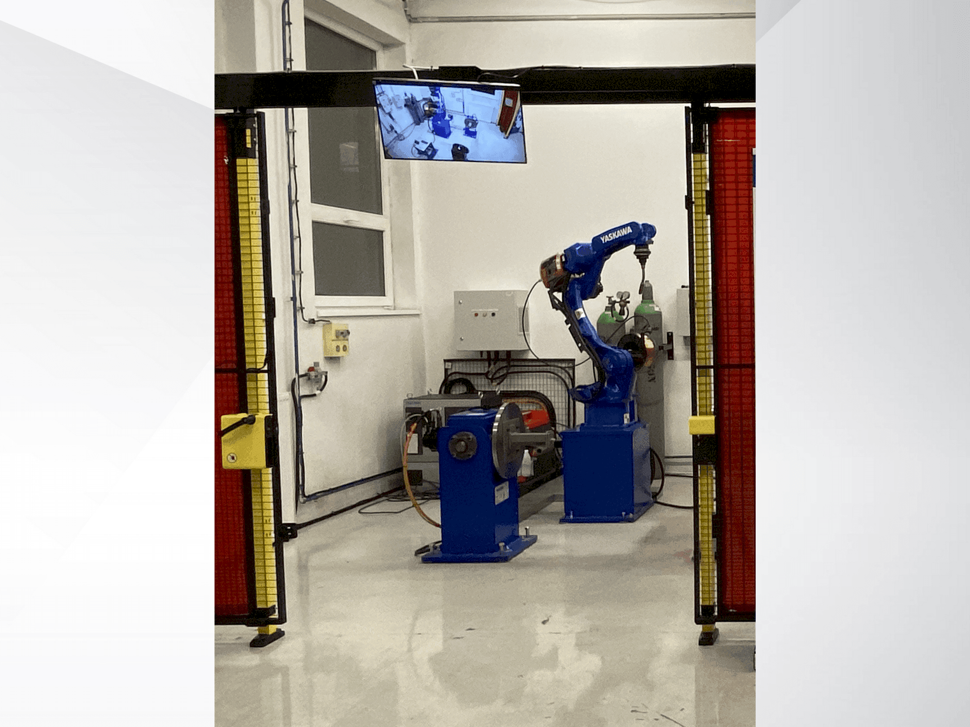 Front view of Yaskawa Motoman AR1440 machine