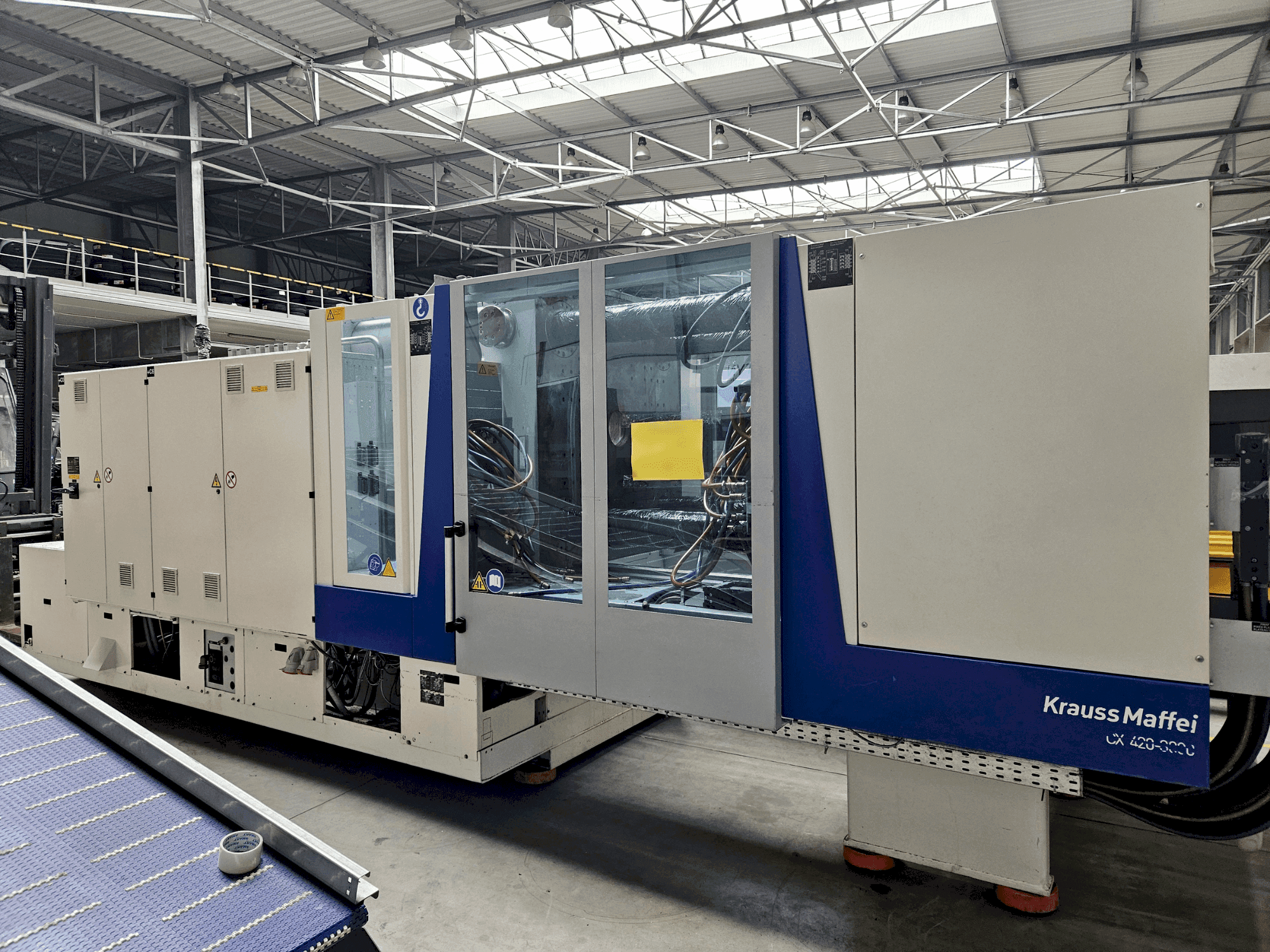 Front view of Krauss Maffei 420-3000 CX machine