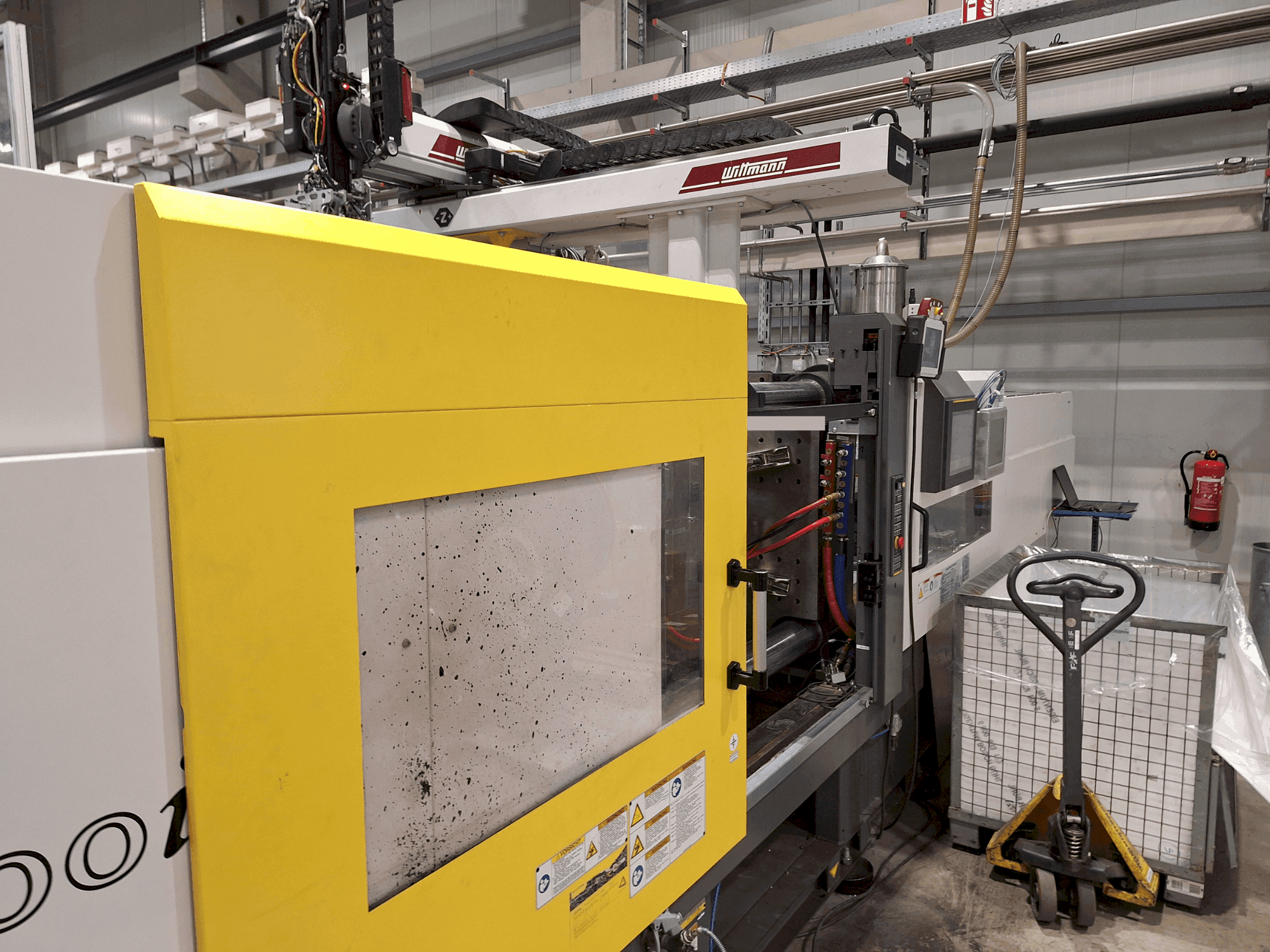 Front view of FANUC Roboshot S300iA machine