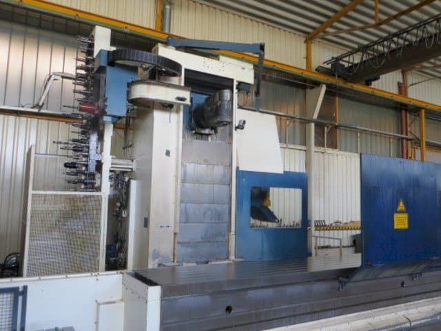 Front view of Correa L 30/84 machine