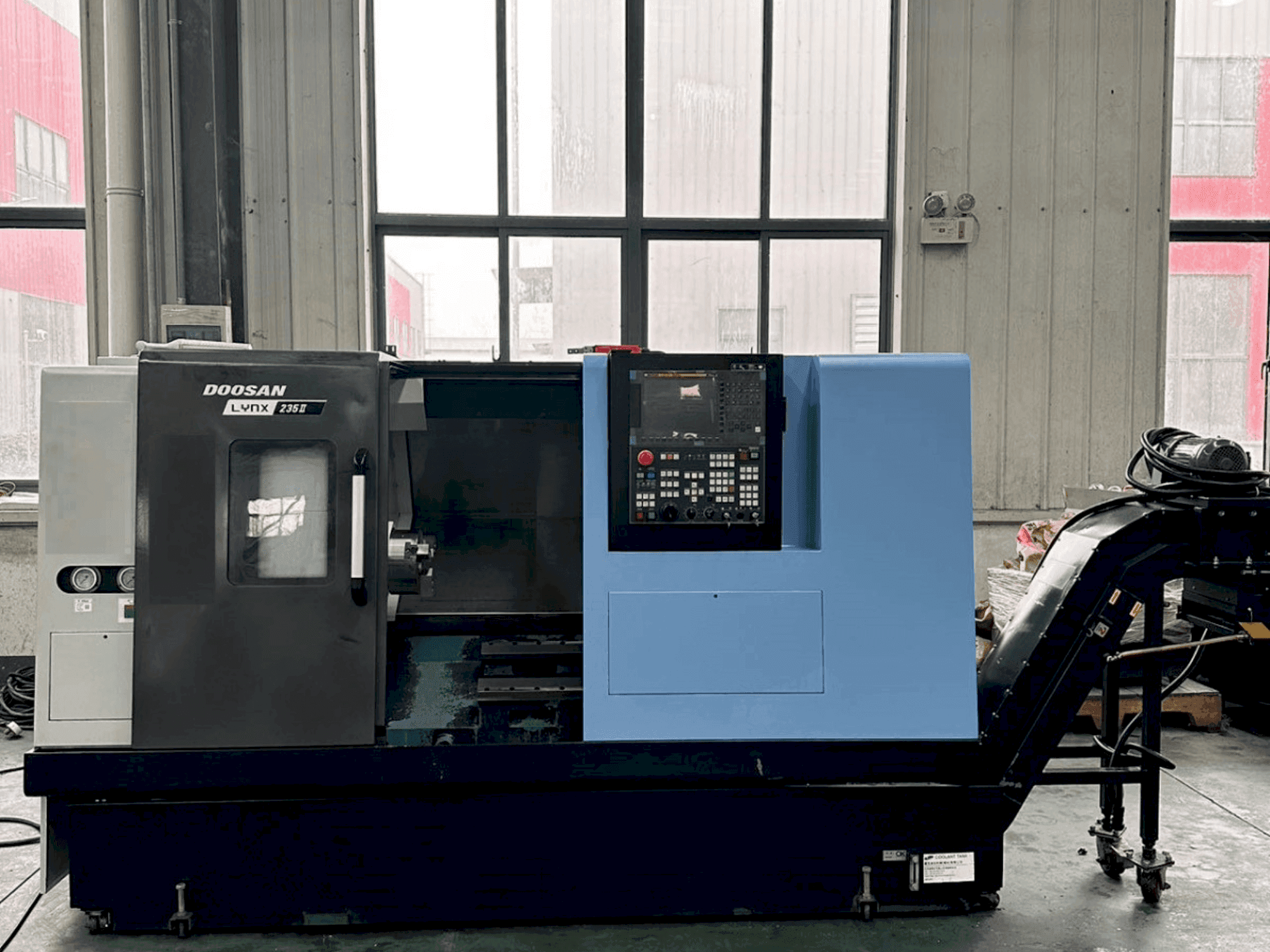 Front view of DOOSAN Lynx 235II  machine