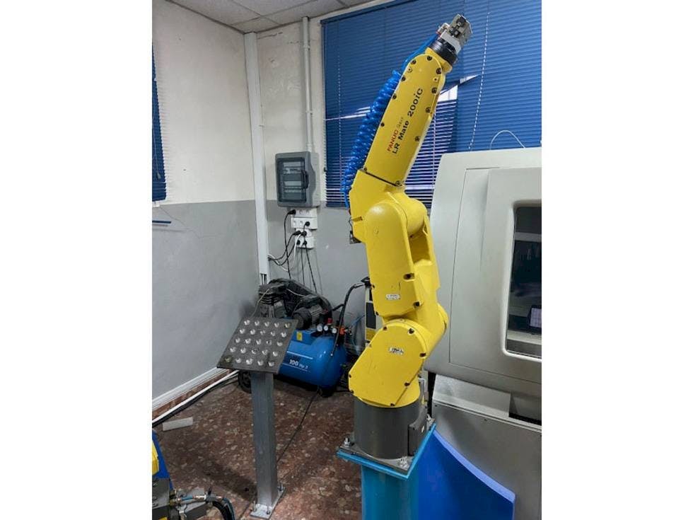 Front view of FANUC LR MATE 200 ic  machine