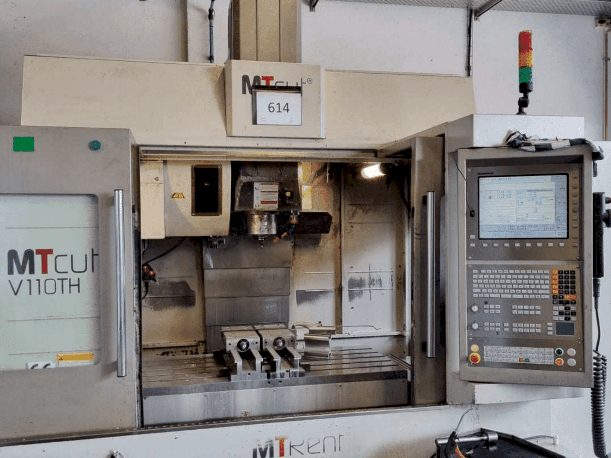 Front view of MTcut V 110 TH machine