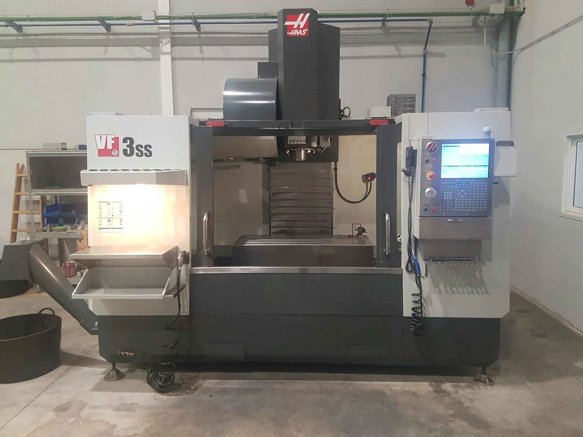 Front view of HAAS VF- 3SS  machine