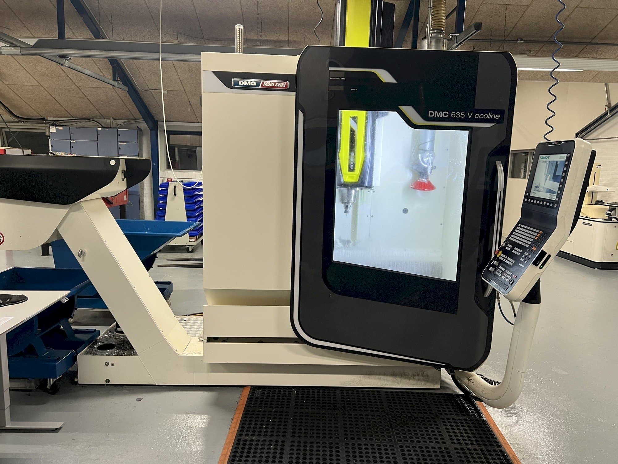 Front view of DMG Mori Seiki DMC 635 V ECOLINE machine