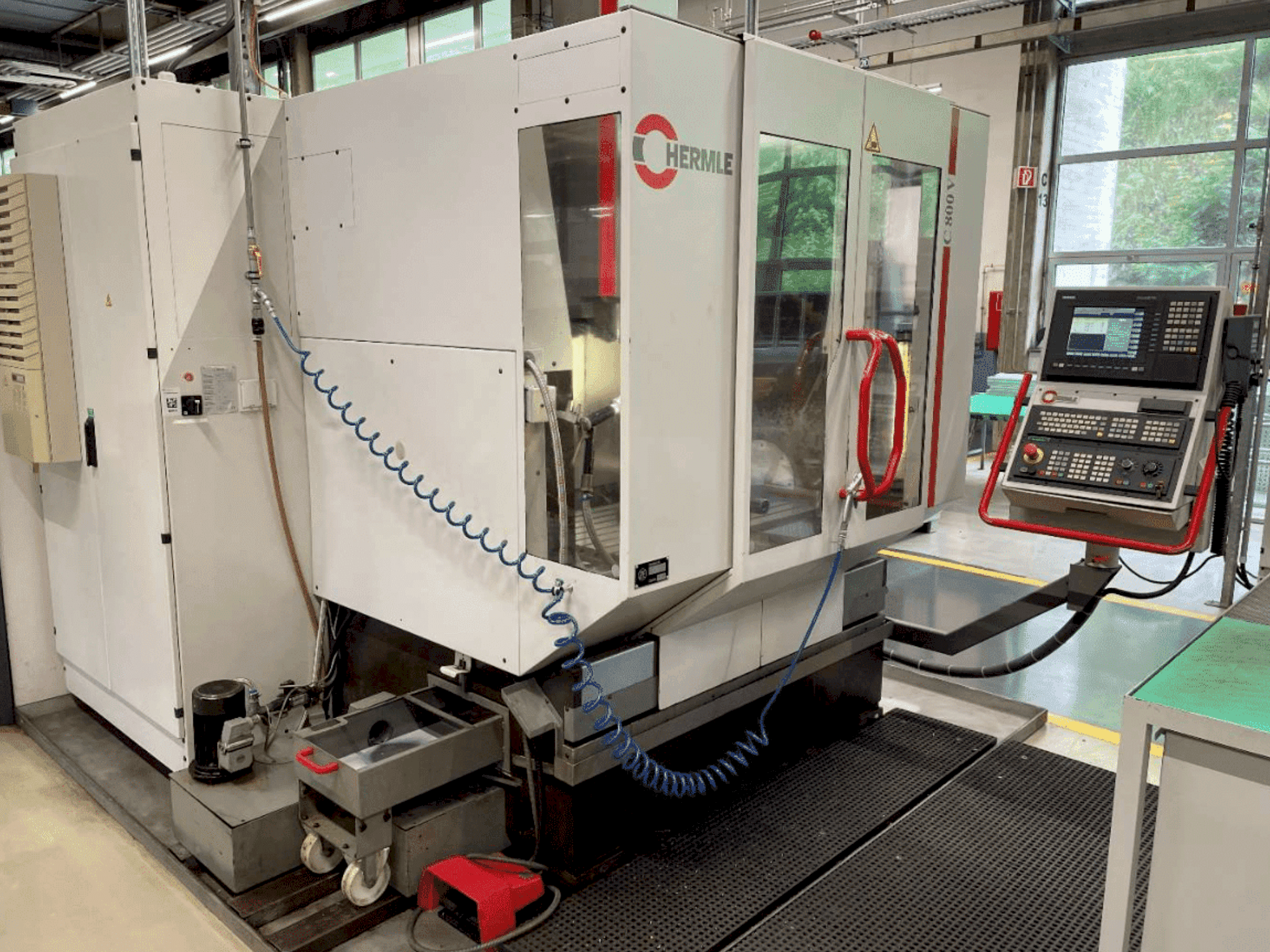 Front view of HERMLE C800V  machine