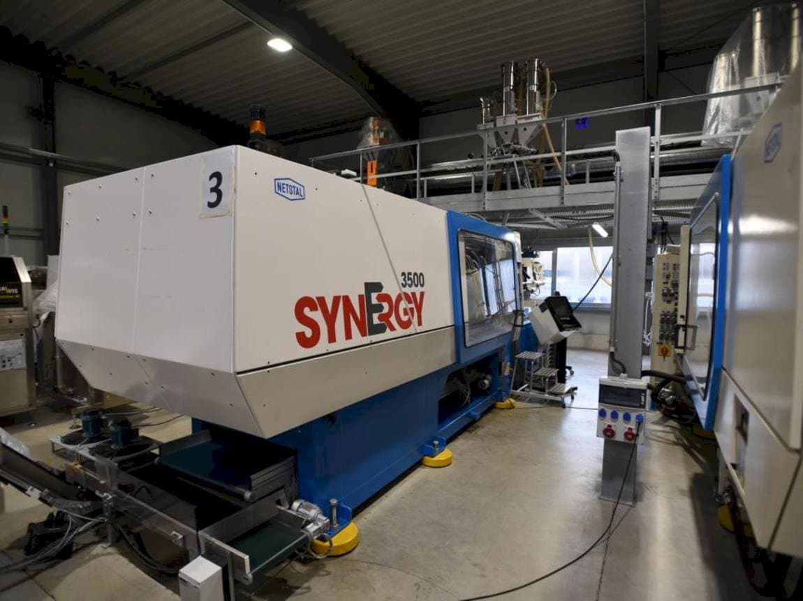 Front view of Netstal SynErgy 3500-2150 machine