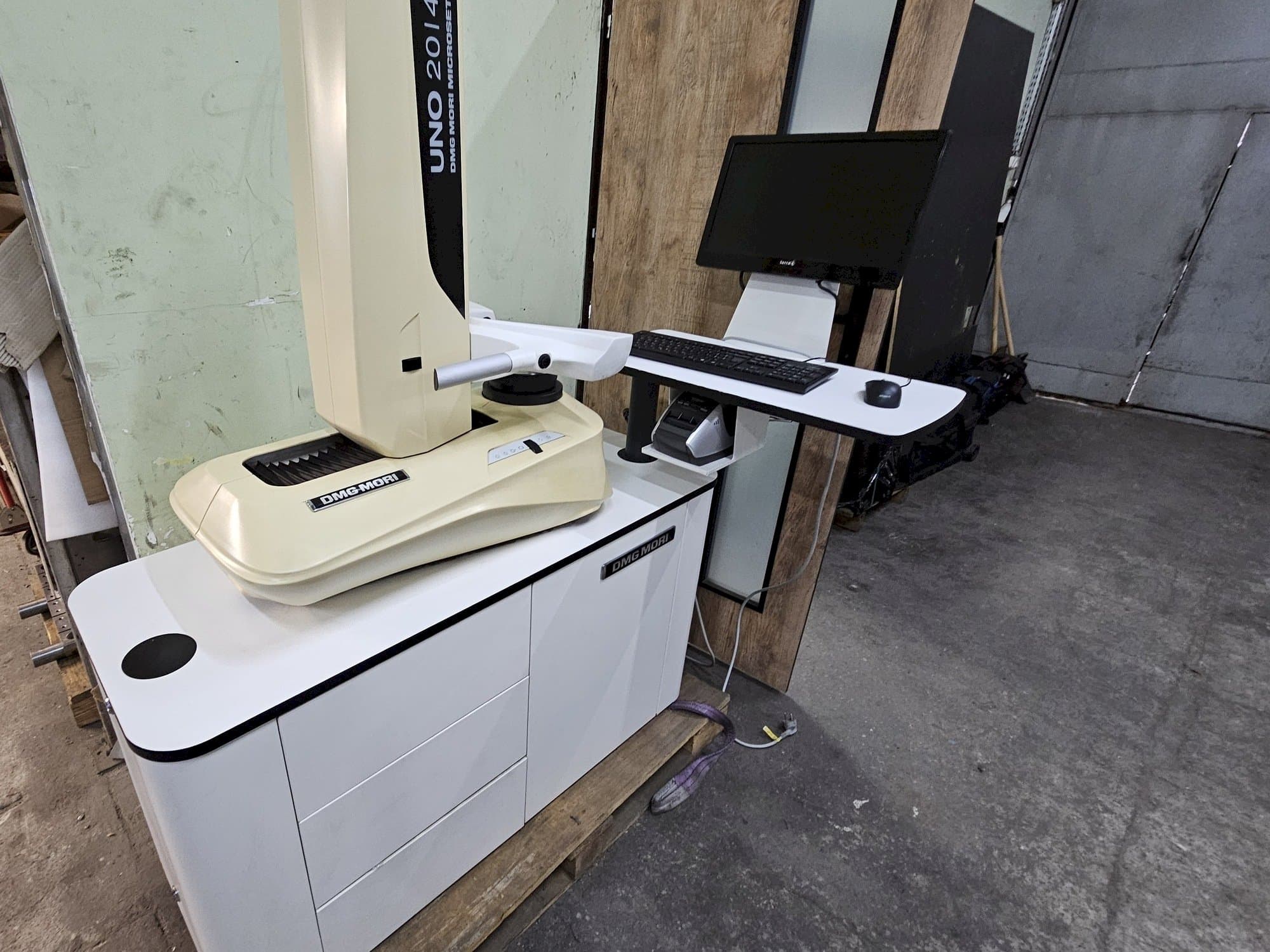 Front view of DMG MORI UNO 20/40 machine