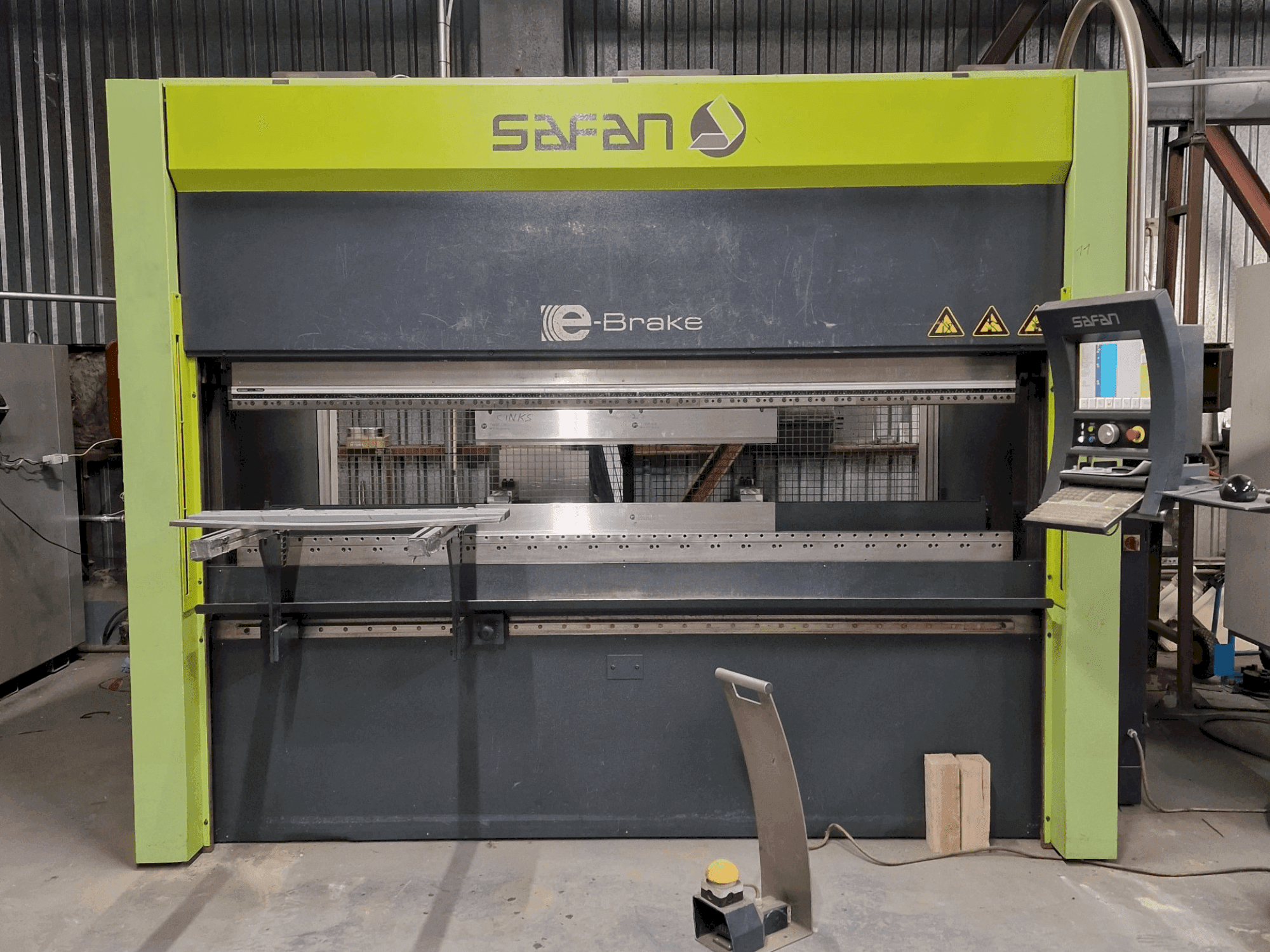 Front view of Safan E-Brake 80-2550-Ts3 Cnc  machine