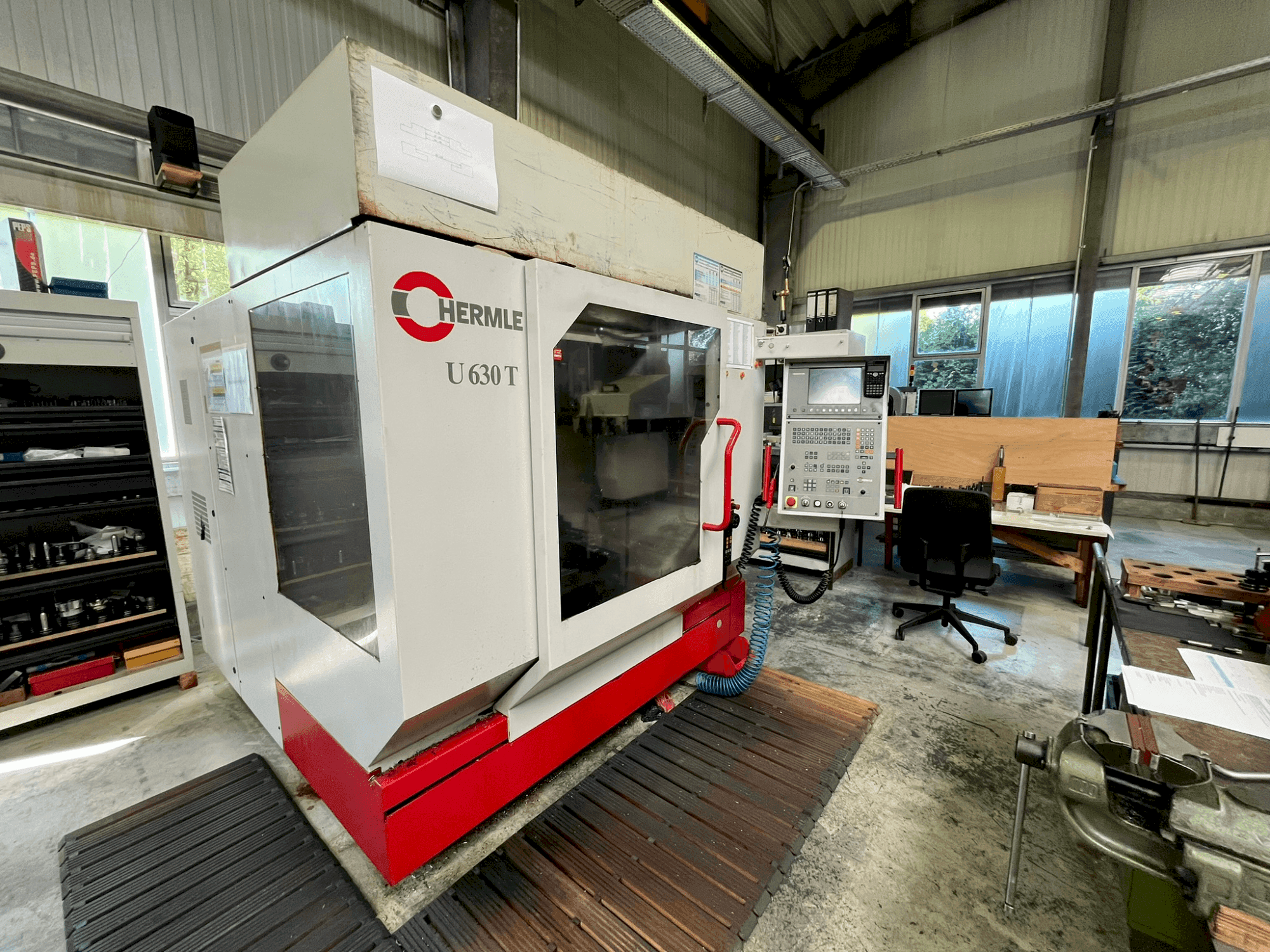 Front view of HERMLE U 630 T machine