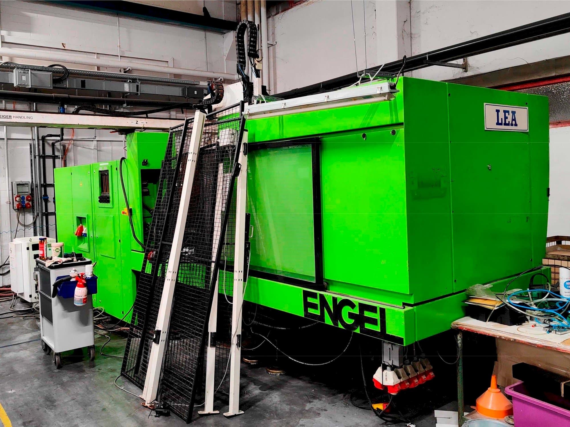 Front view of Engel 1050/275 HL machine