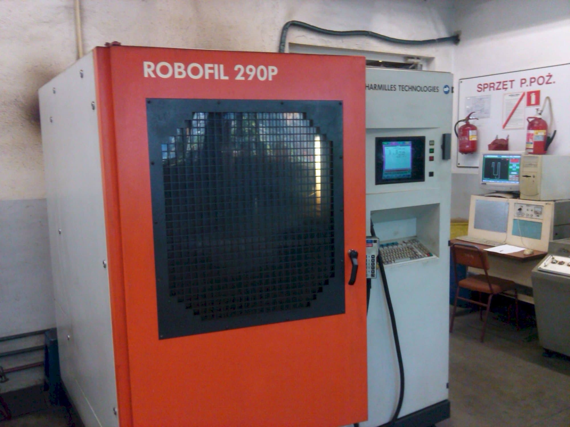 Front view of CHARMILLES Robofil 290 P machine