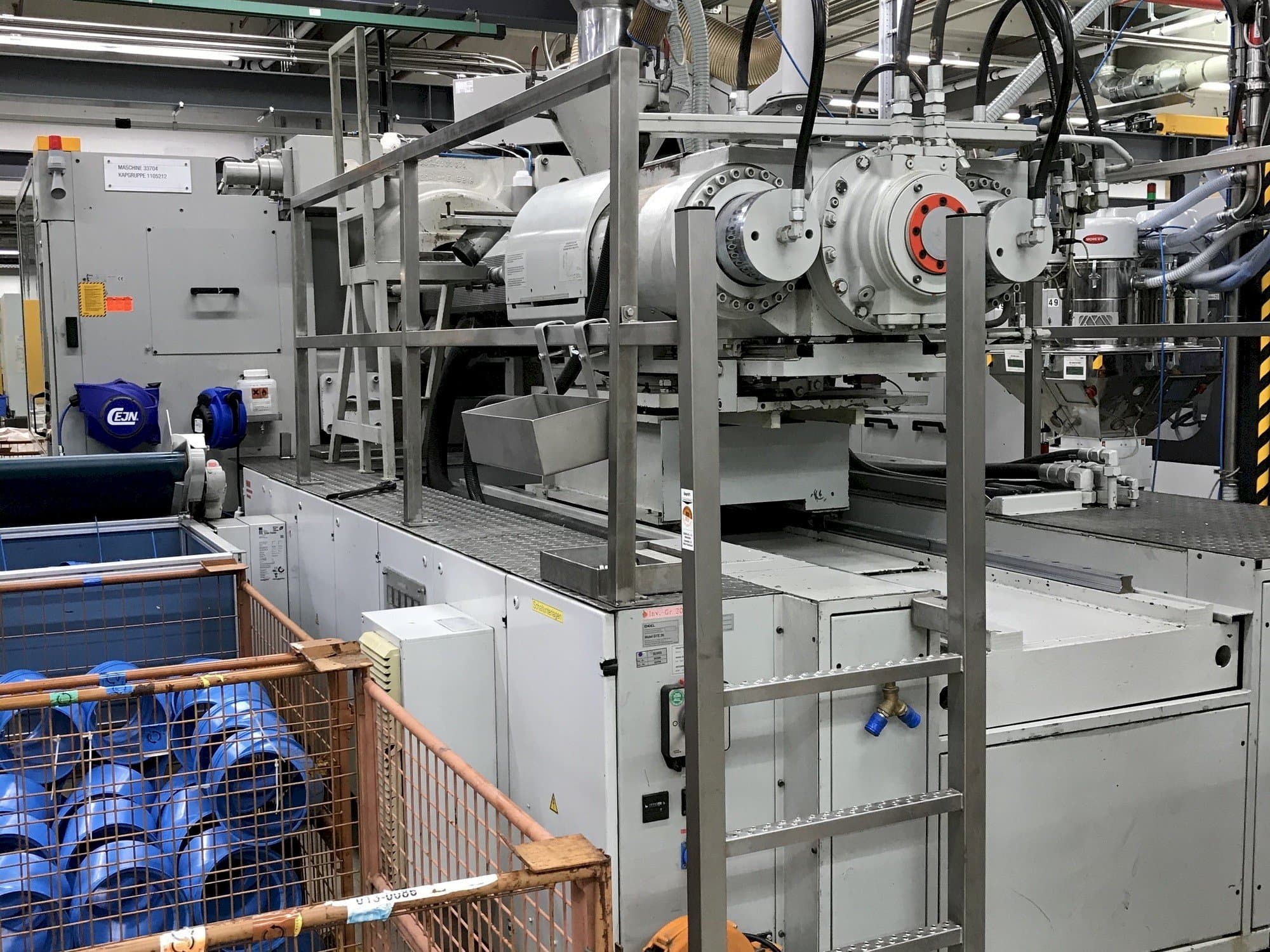 Front view of ENGEL ES 3550/550 EC 100 machine
