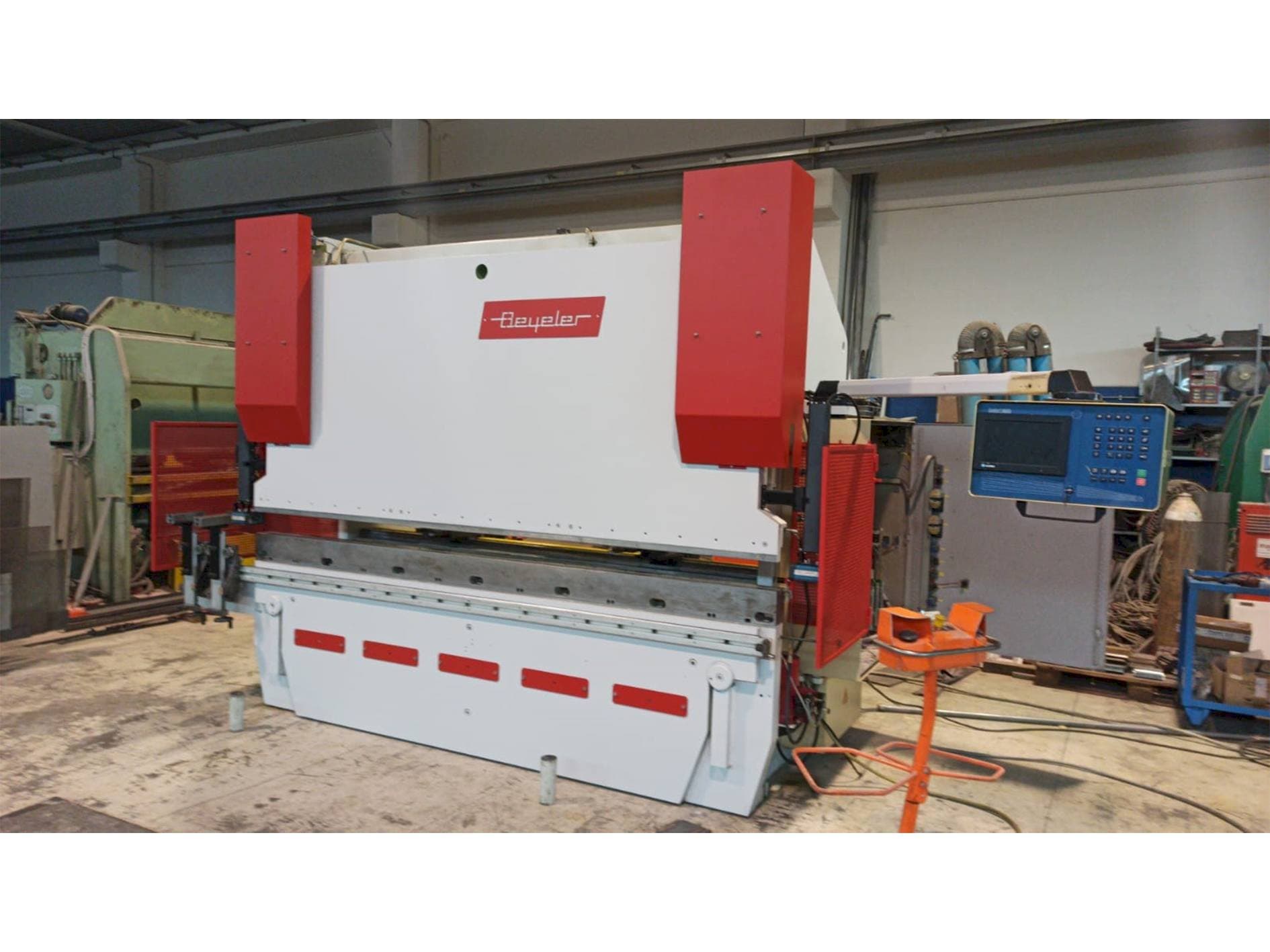 Front view of BEYELER PR8  machine