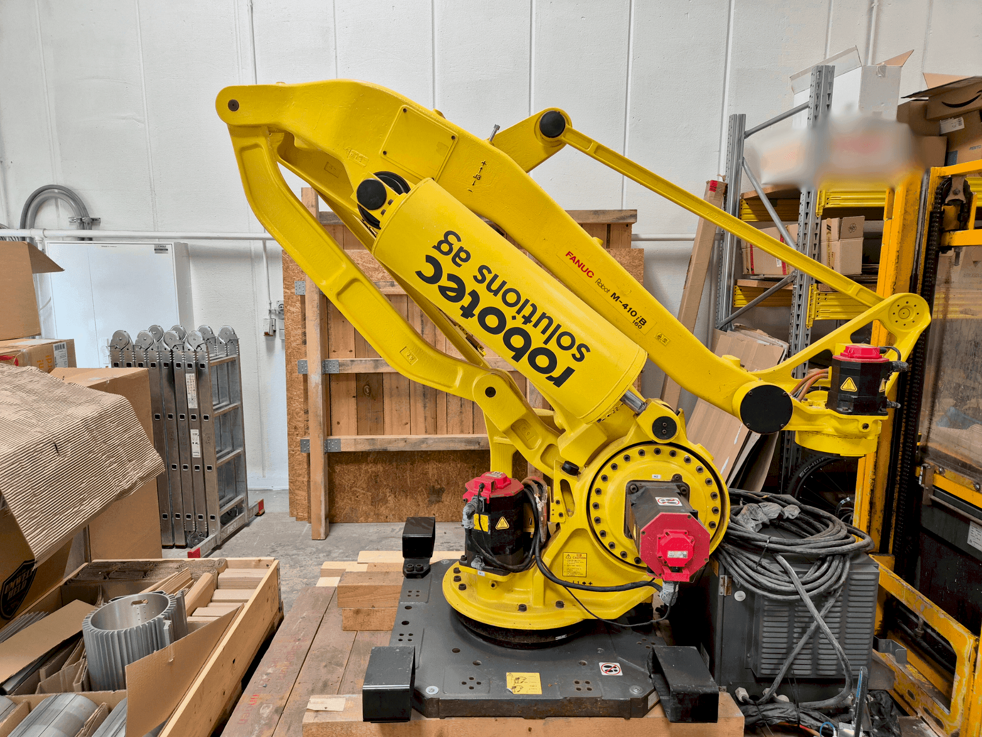 Front view of FANUC M-410iB 160 machine