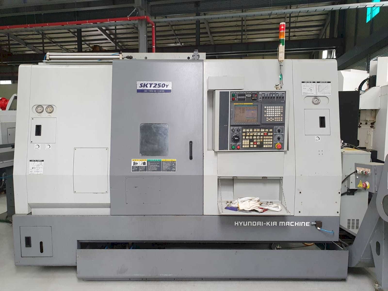 Front view of Hyundai Kia SKT250Y  machine