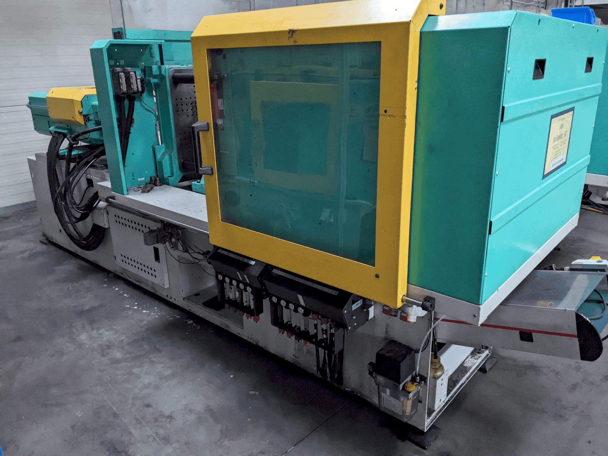 Front view of Arburg 470 A 800-170 machine