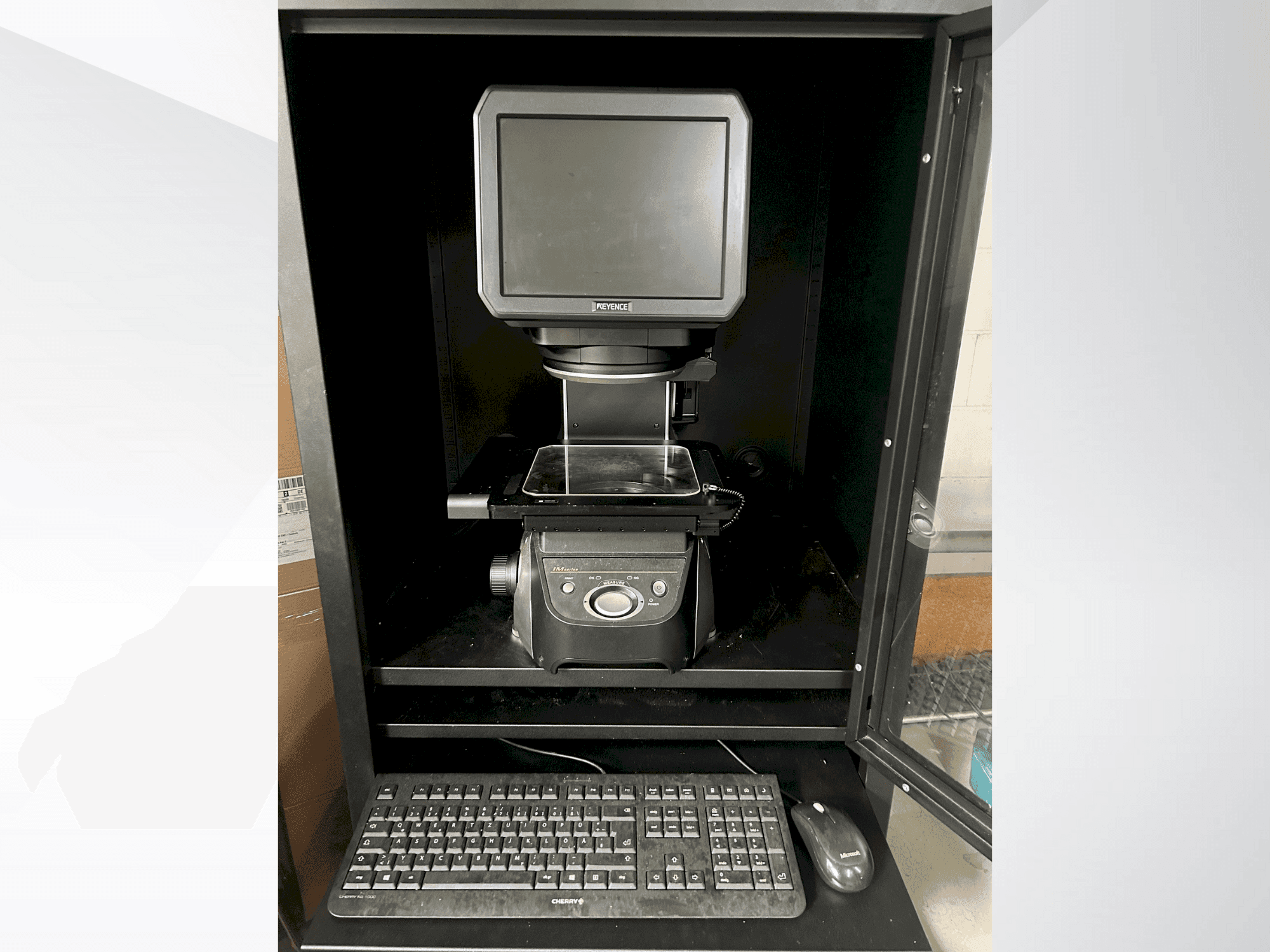 Front view of KEYENCE IM 7020  machine