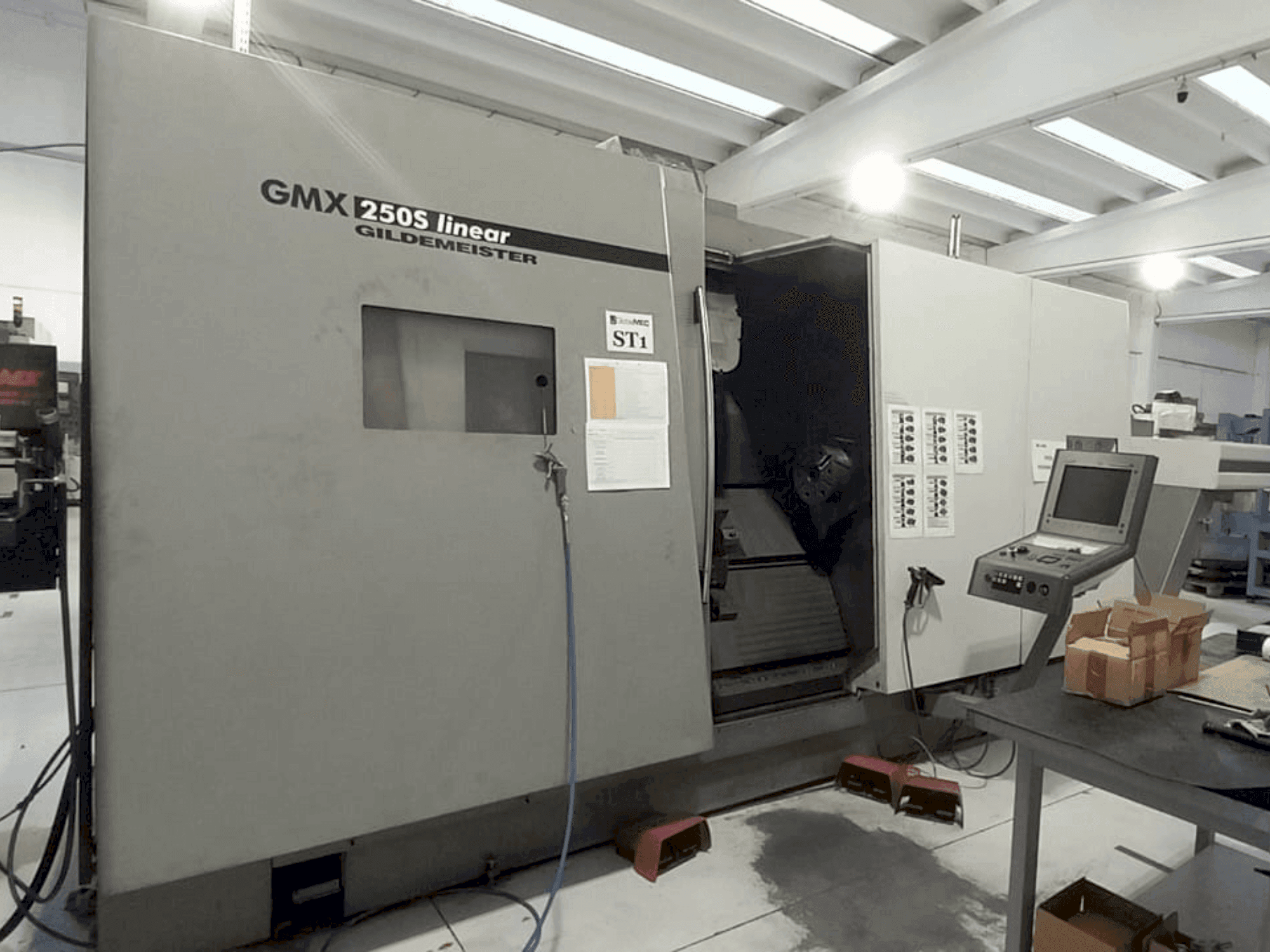 Front view of Gildemeister GMX 250S Linear machine