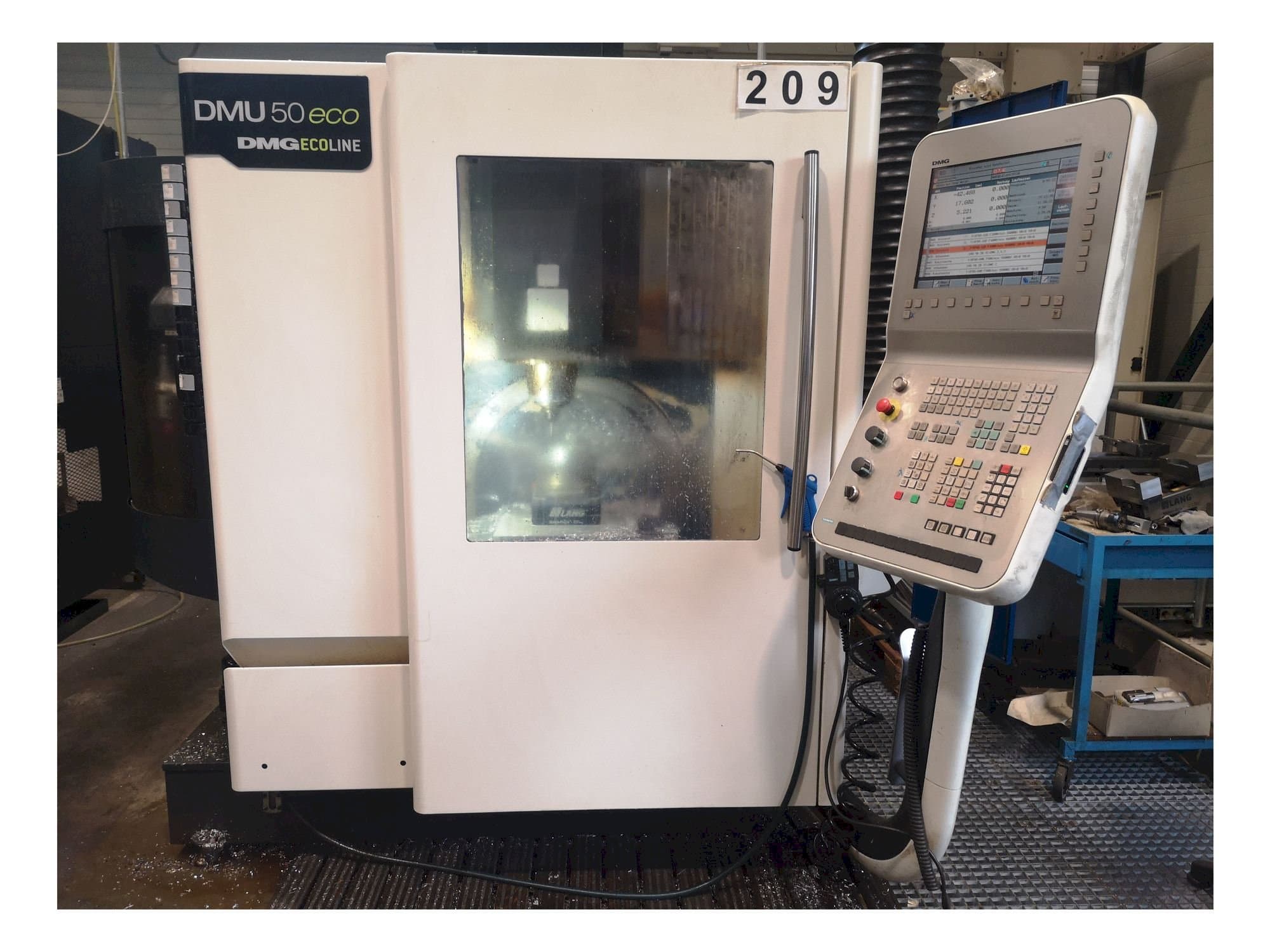 Front view of DMG GILDEMEISTER DMU 50 ecoline machine