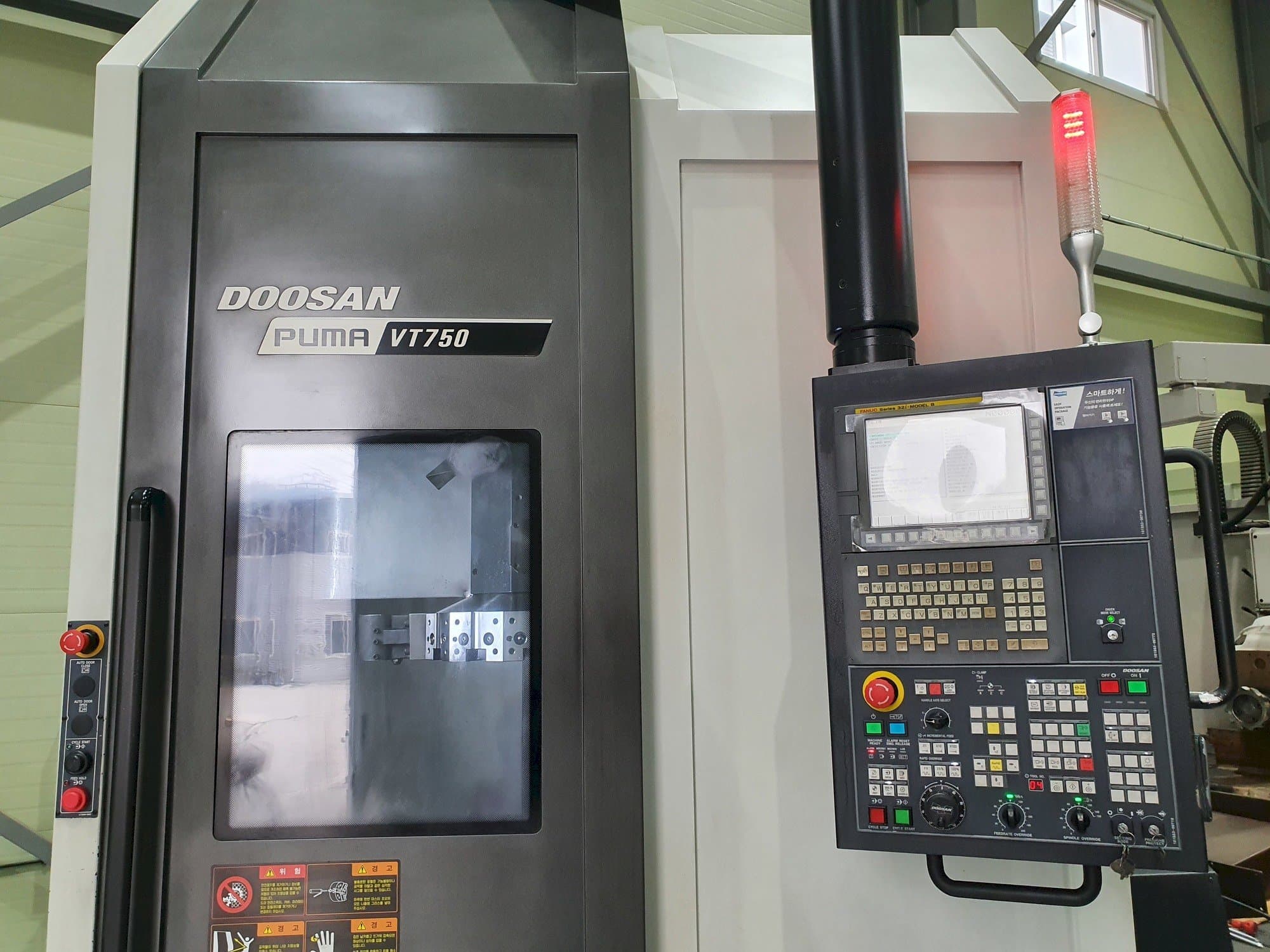 Front view of Doosan VT750 machine