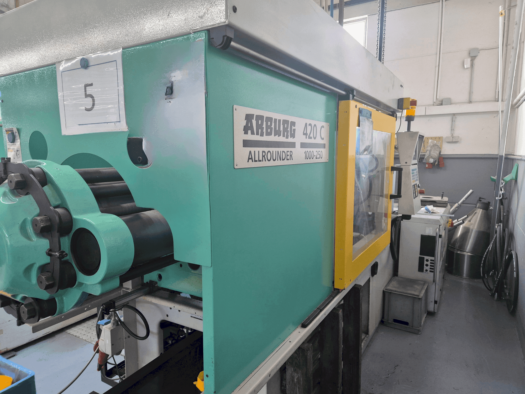 Front view of Arburg Allrounder 420 C 1000-250 machine