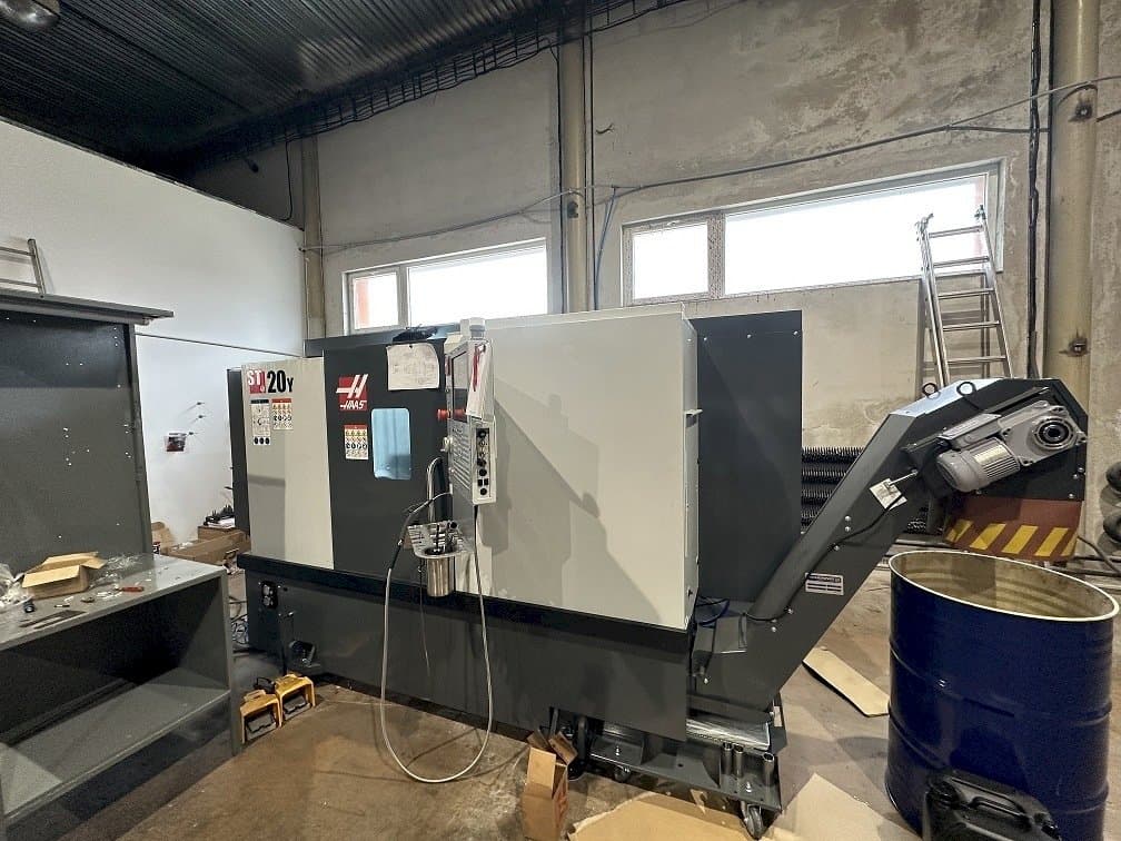 Front view of HAAS ST-20Y machine