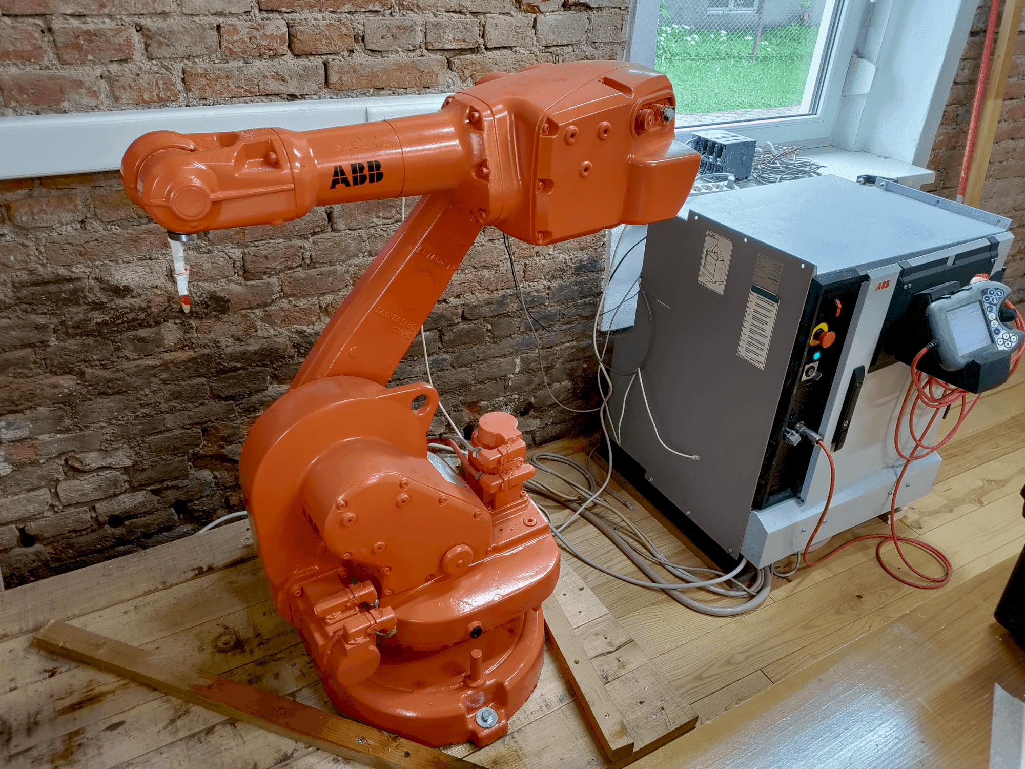 Front view of ABB IRB 1600 8/1.45 machine