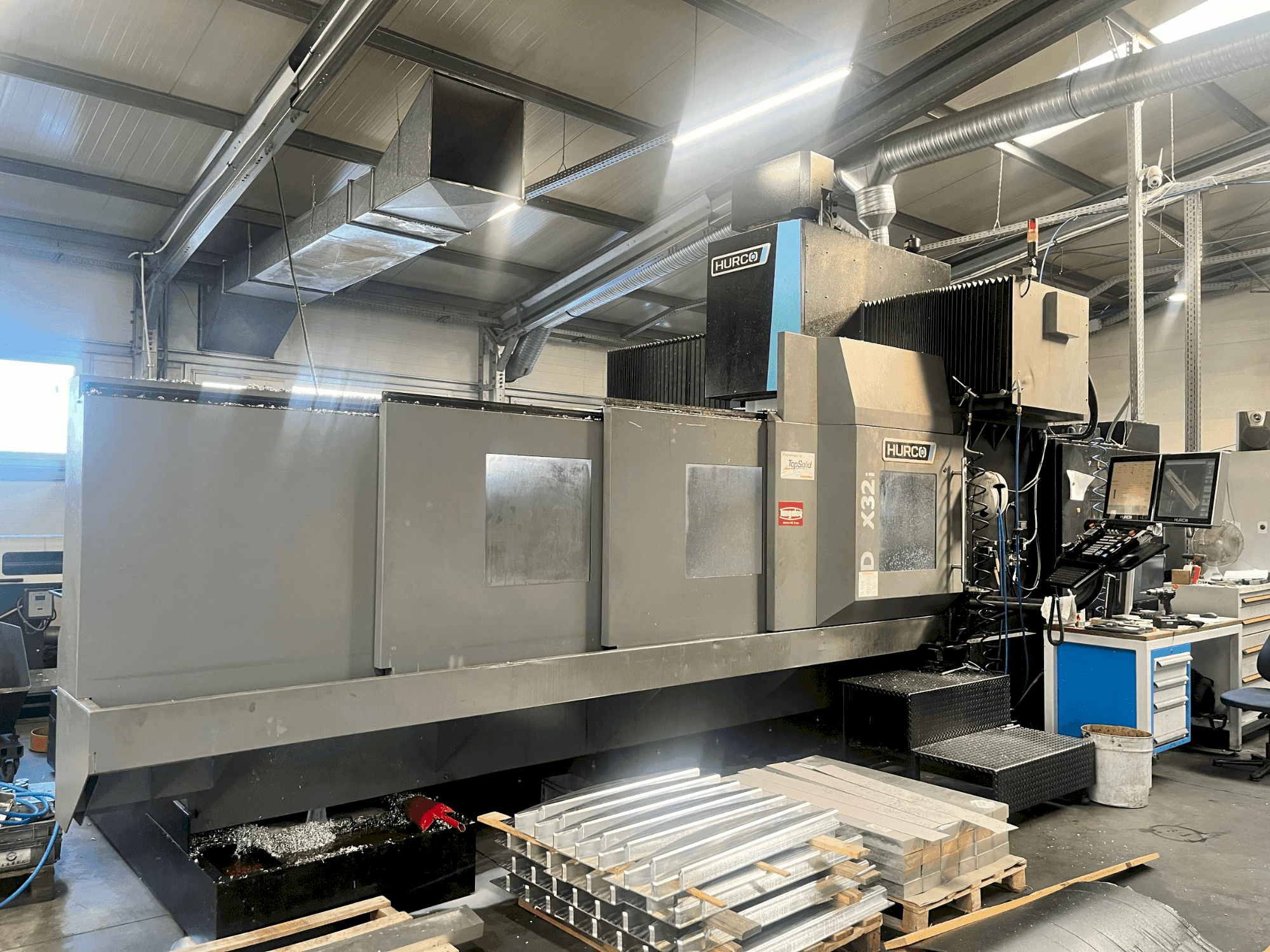Front view of Hurco DCX32i machine