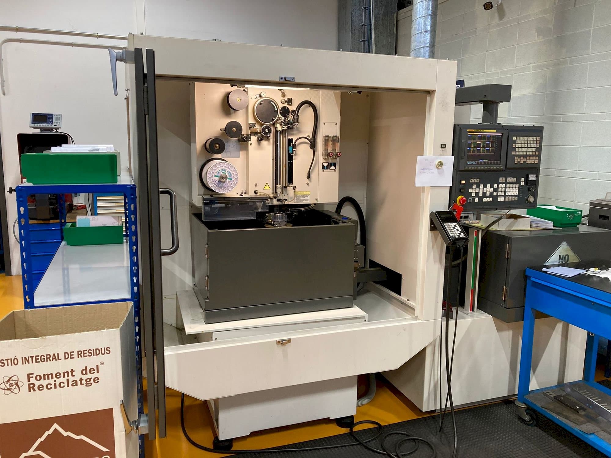 Front view of FANUC Robocut Alpha-0iA machine