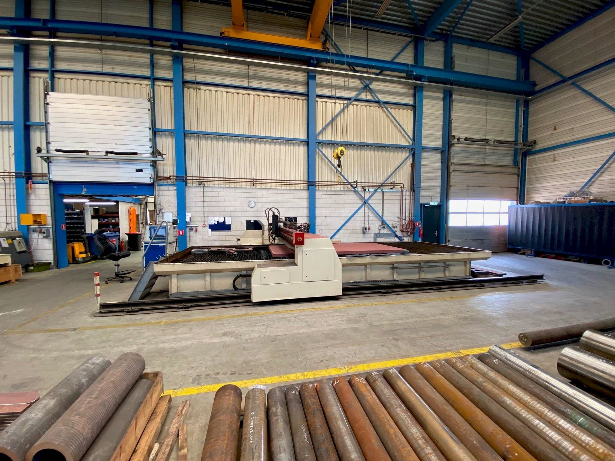 Front view of Stako type Magnum CNC machine