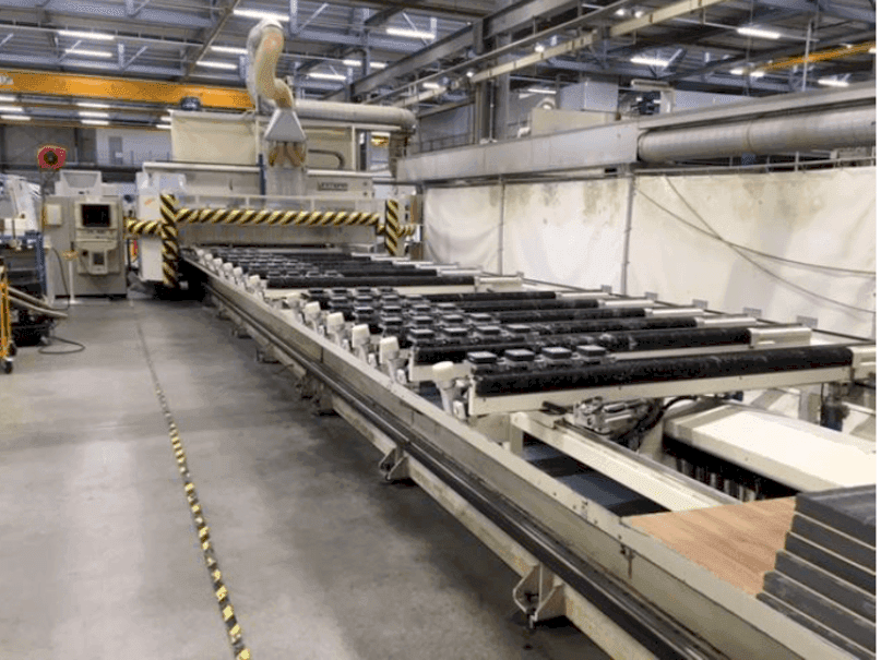 Left side view of Uniteam 5 achs machine