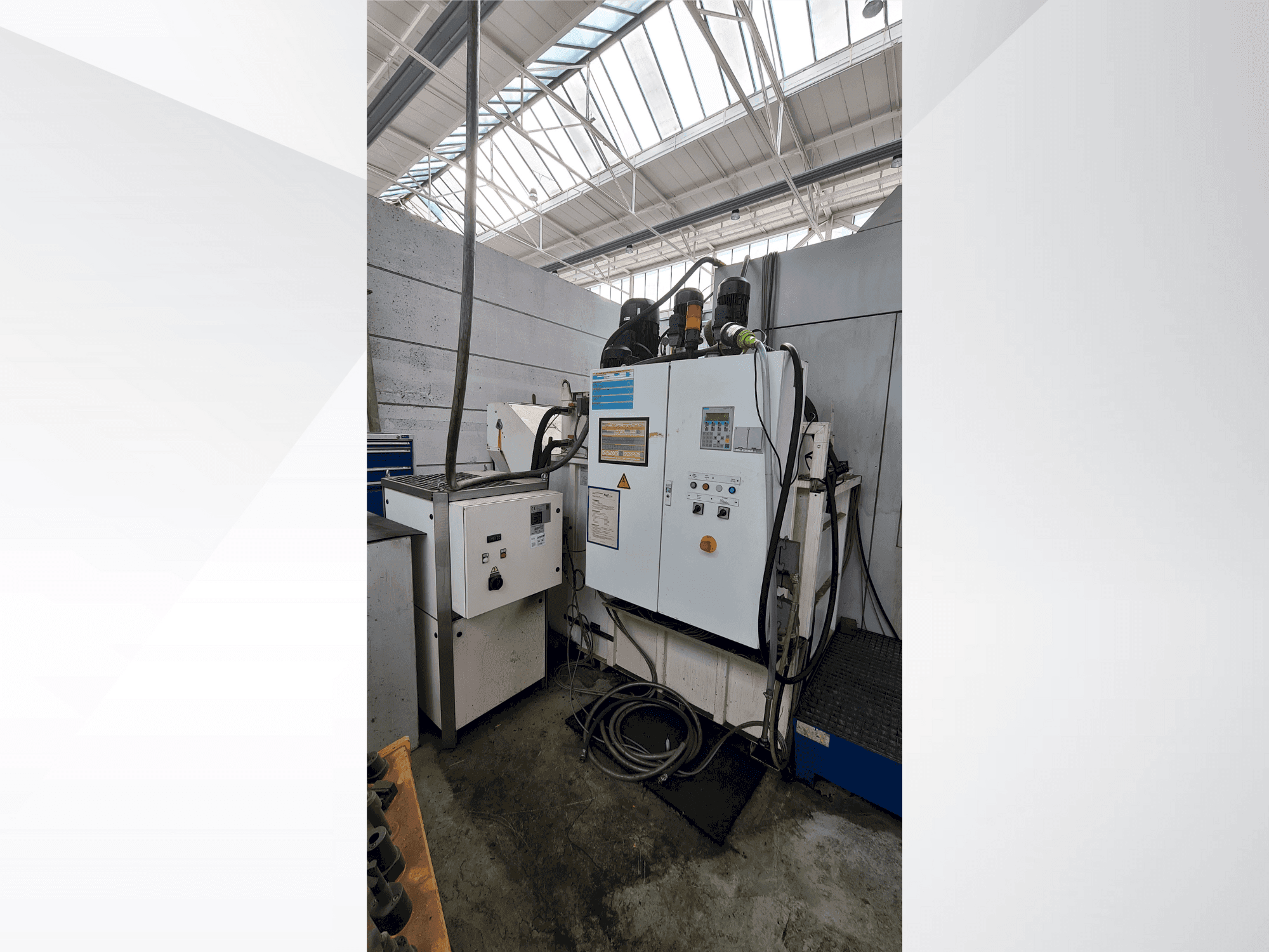 Front view of OSG EX-CELL-O XS425  machine