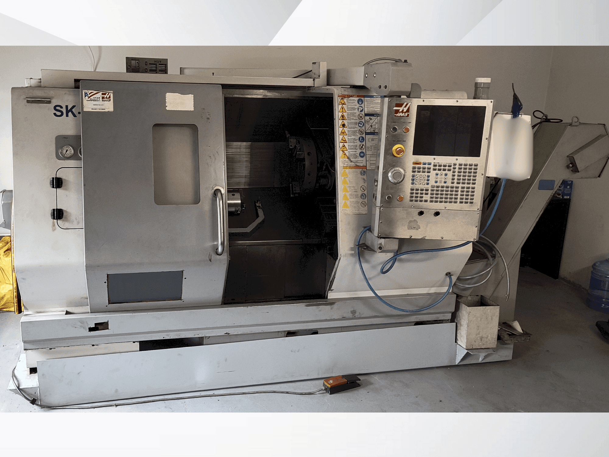 Front view of HAAS SL-20 THE machine