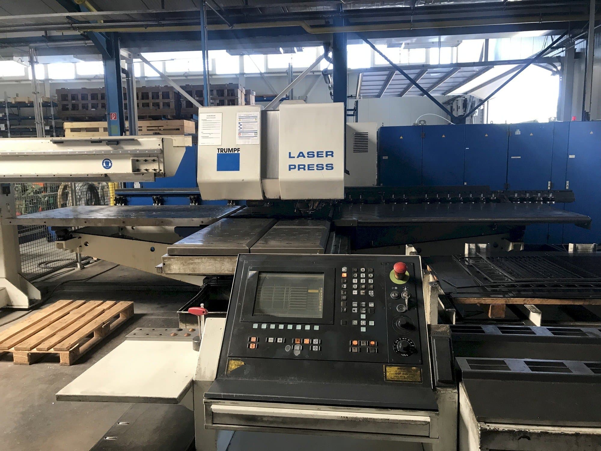 Front view of Trumpf Trumatic 600L machine
