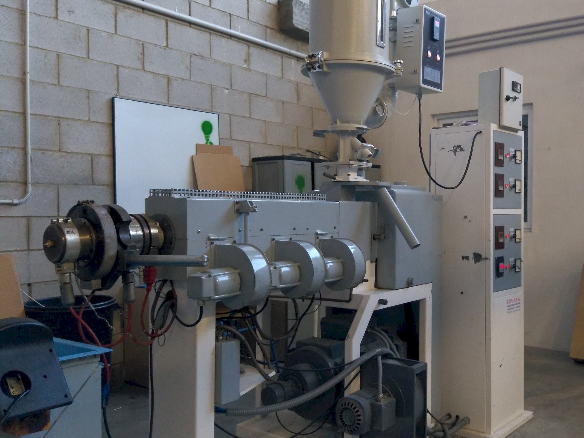 Left side view of Mateu & Solé EX 38 machine