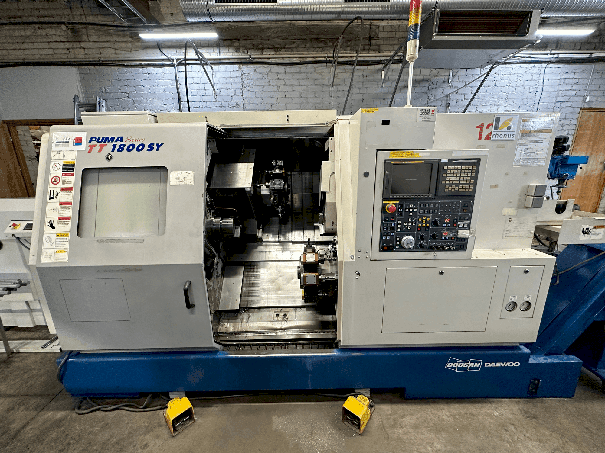 Front view of DOOSAN TT1800SY machine
