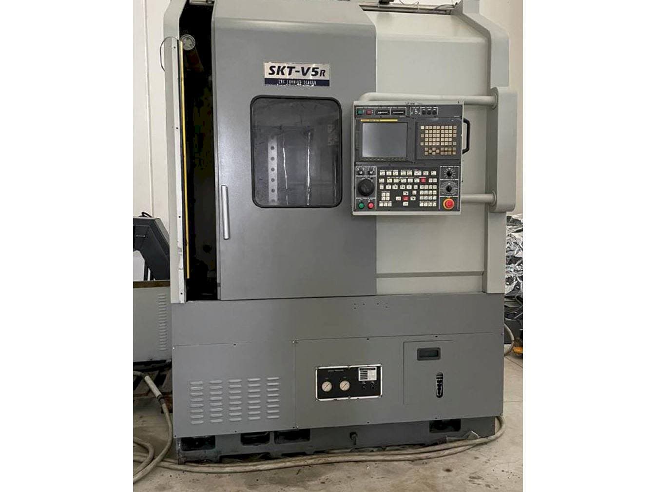 Front view of Hyundai Hyundai SKT V5R  machine