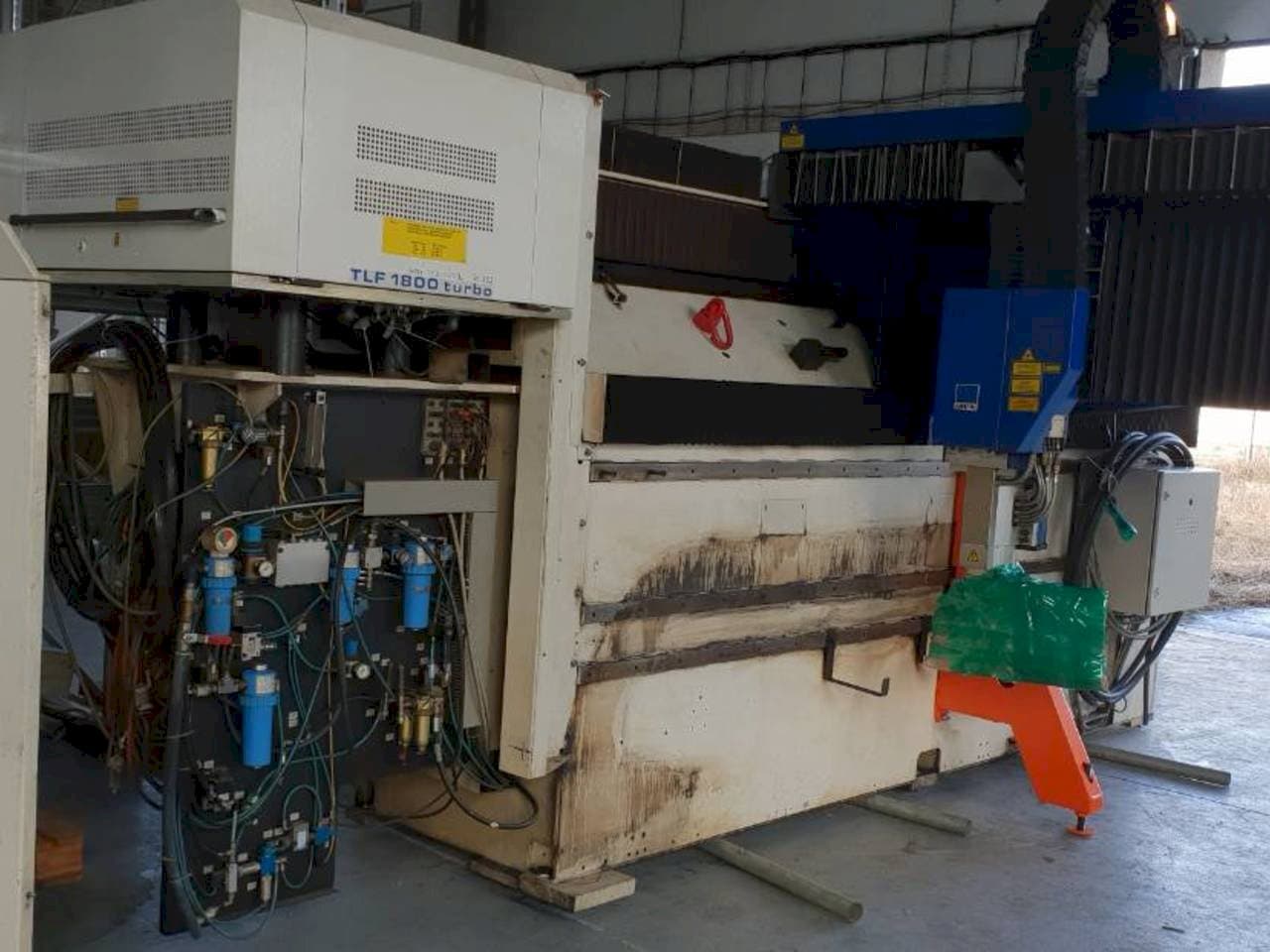 Front view of Trumpf Lasercell TLC 1005 machine