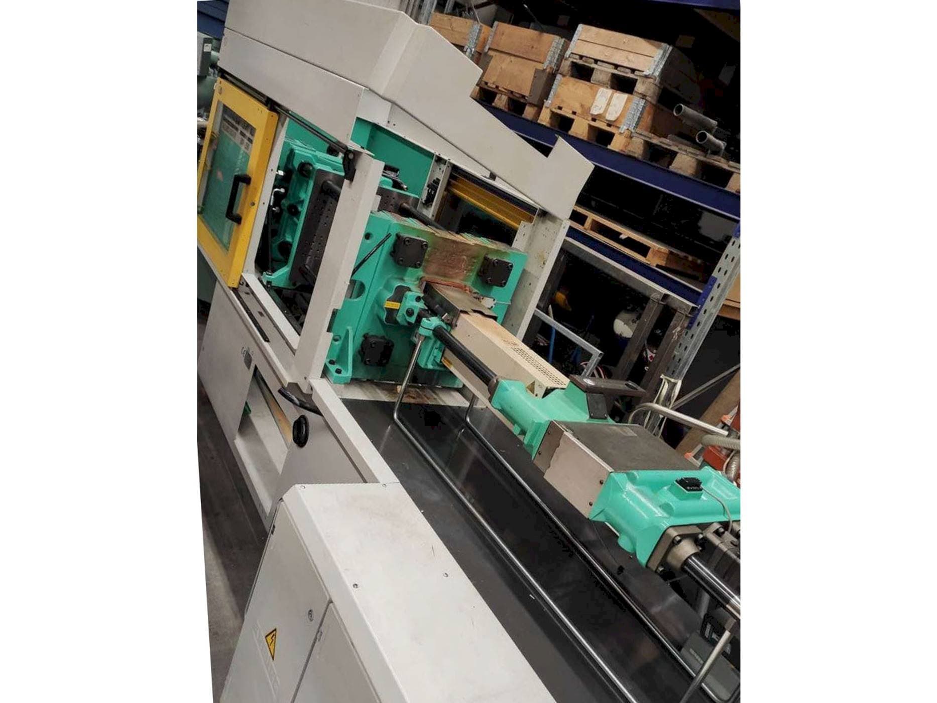 Front view of Arburg 370C-800-250 machine